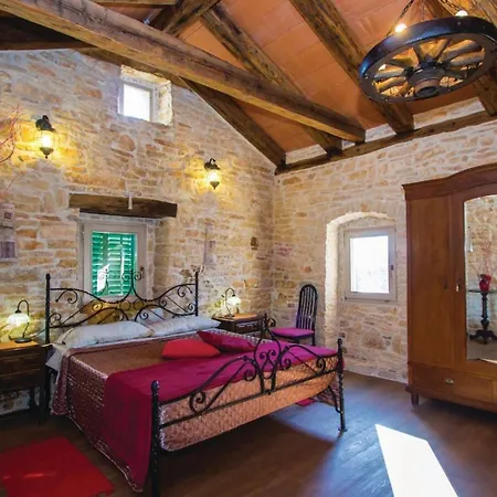 ヴィラ Villa Bokordici